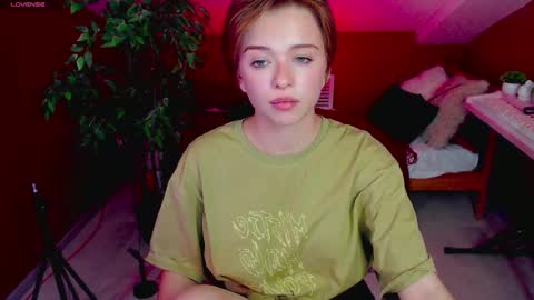 Snapshot of hypequeen_ chatting on October 11, 9:40 pm Julia online show from October 11, 9:40 pm
