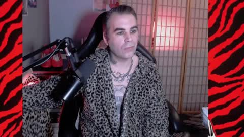 Snapshot of hypnosexray chatting on January 6, 1:08 pm Mistress Magenta online show from January 6, 1:08 pm