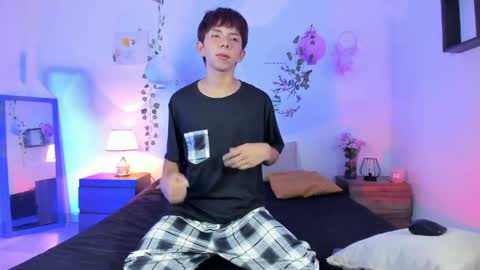 Son Hyunjin online show from April 24, 11:29 pm