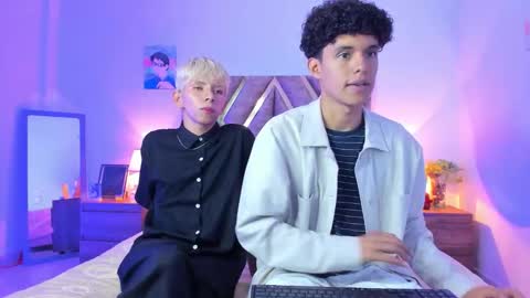 Son Hyunjin online show from February 15, 4:39 pm