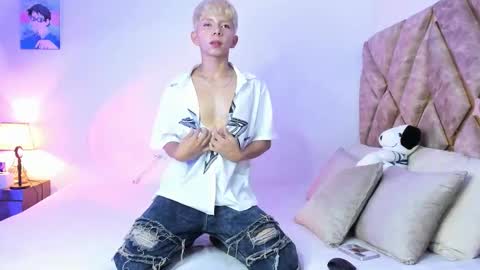 Son Hyunjin online show from January 10, 2:55 pm