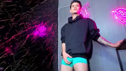 kelvis online show from November 14, 4:20 pm