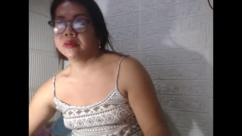 Snapshot of i_drain_u_bitch chatting on March 1, 1:29 pm jamaeca online show from March 1, 1:29 pm