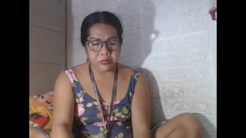 Snapshot of i_drain_u_bitch chatting on March 3, 2:36 am jamaeca online show from March 3, 2:36 am