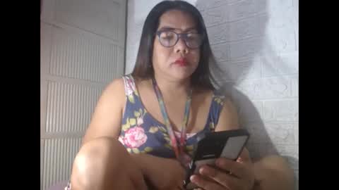 Snapshot of i_drain_u_bitch chatting on February 24, 12:30 am jamaeca online show from February 24, 12:30 am