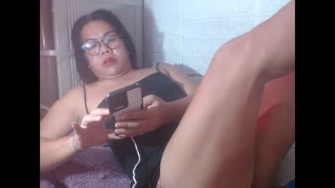 Snapshot of i_drain_u_bitch chatting on February 16, 8:32 am jamaeca online show from February 16, 8:32 am