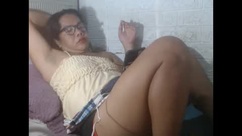 Snapshot of i_drain_u_bitch chatting on March 12, 1:51 pm jamaeca online show from March 12, 1:51 pm