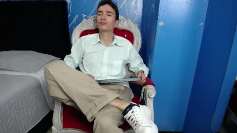 Iam Smith  online show from February 4, 6:50 am