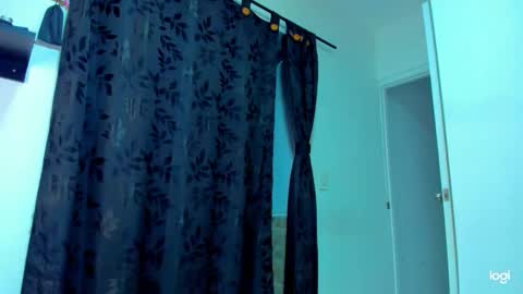 Snapshot of iam_your_fantasy chatting on October 29, 1:18 am iam_your_fantasy online show from October 29, 1:18 am