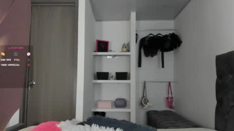 Snapshot of iamjulietaa chatting on October 9, 7:52 pm    online show from October 9, 7:52 pm