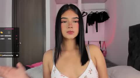 Snapshot of iamjulietaa chatting on February 25, 3:31 pm    online show from February 25, 3:31 pm