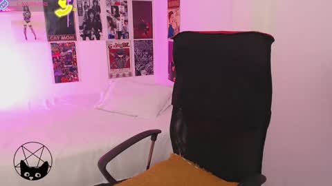 Snapshot of iammari_ chatting on September 27, 5:38 am Mari online show from September 27, 5:38 am