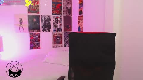 Snapshot of iammari_ chatting on September 18, 3:10 am Mari online show from September 18, 3:10 am
