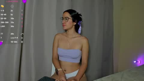 Snapshot of iamvio chatting on March 5, 11:17 am Violeta online show from March 5, 11:17 am