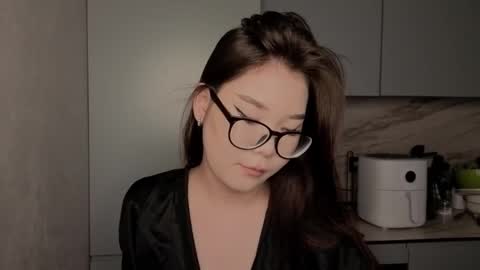 iamyuki_ online show from December 23, 8:20 am