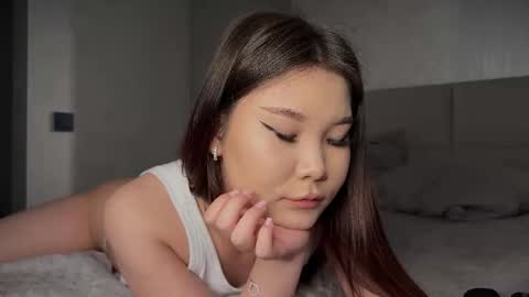 iamyuki_ online show from February 2, 11:01 pm