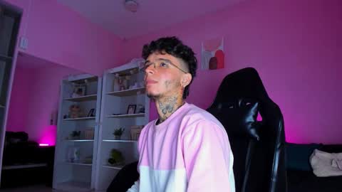 IAN CASTILLO online show from December 15, 11:17 am