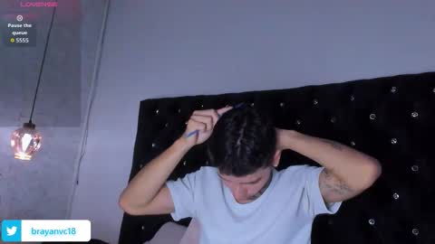 Snapshot of ian_castillo_ chatting on October 1, 11:42 am IAN CASTILLO online show from October 1, 11:42 am