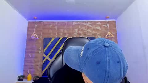 IAN CASTILLO online show from March 3, 11:28 am