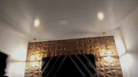 IAN CASTILLO online show from April 6, 11:11 am