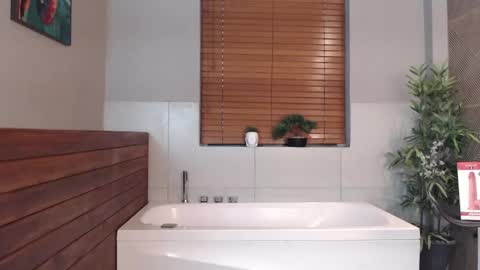 Ian Davis online show from February 23, 10:42 pm