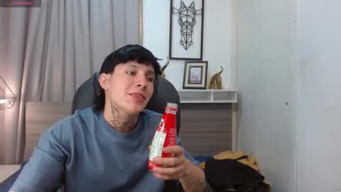 Snapshot of iancute_ chatting on October 9, 11:21 pm ian online show from October 9, 11:21 pm