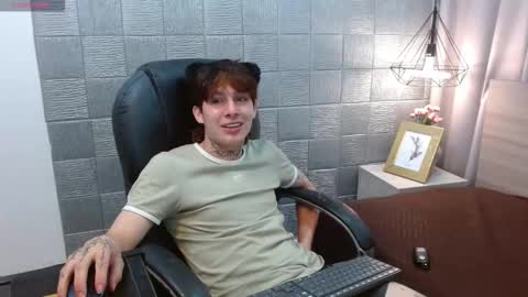 Snapshot of iancute_ chatting on September 22, 1:04 pm ian online show from September 22, 1:04 pm