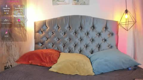 ian  online show from October 18, 8:07 am