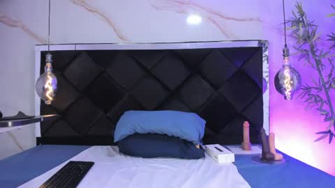 ibbie_ online show from April 15, 12:41 pm