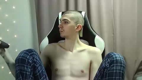 MAX online show from January 30, 8:01 am