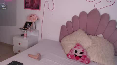 Snapshot of ice_y_abigail chatting on September 18, 12:20 pm ice_y_abigail online show from September 18, 12:20 pm