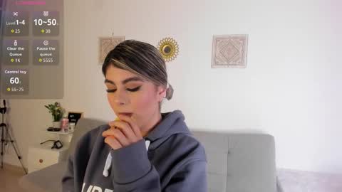 Snapshot of ice_y_abigail chatting on October 11, 12:10 pm ice_y_abigail online show from October 11, 12:10 pm