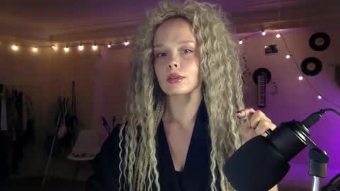 Nina online show from January 12, 11:45 pm