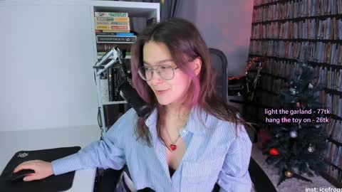 Snapshot of icefroq chatting on December 30, 6:05 pm Julia online show from December 30, 6:05 pm