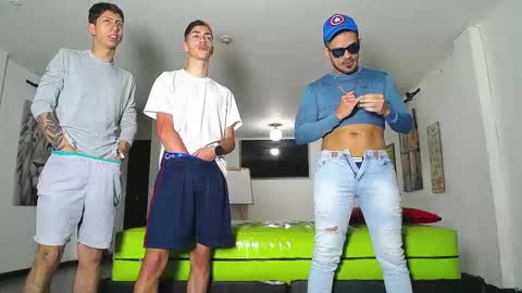 THOMAS AND DAMIAND online show from December 2, 12:36 pm