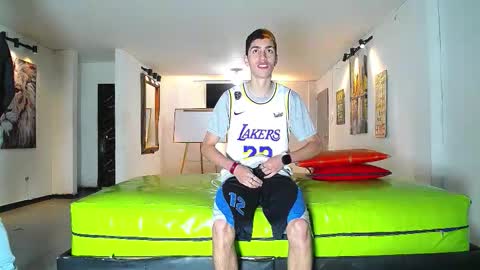 THOMAS AND DAMIAND online show from November 22, 12:14 pm