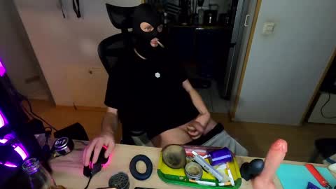 ich7722 online show from April 9, 11:54 pm