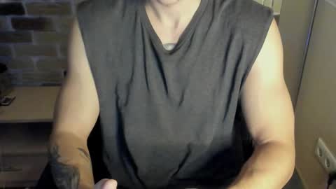 Snapshot of idkiww chatting on September 25, 9:00 pm yo online show from September 25, 9:00 pm