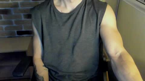 Snapshot of idkiww chatting on October 22, 8:32 pm yo online show from October 22, 8:32 pm
