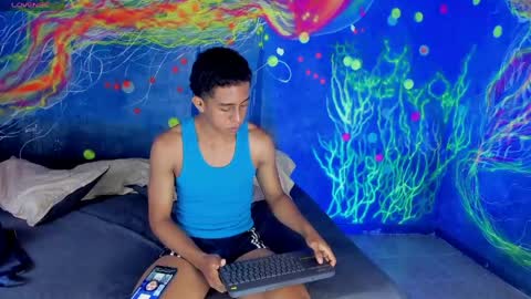 idris_denzel online show from May 13, 1:32 pm