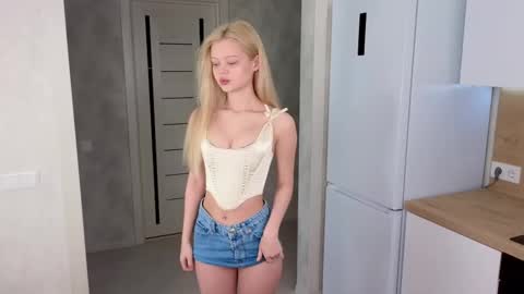 Lisa online show from February 22, 3:23 am