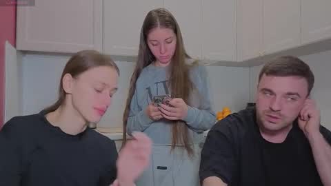 Julia and Mira online show from December 5, 10:36 am