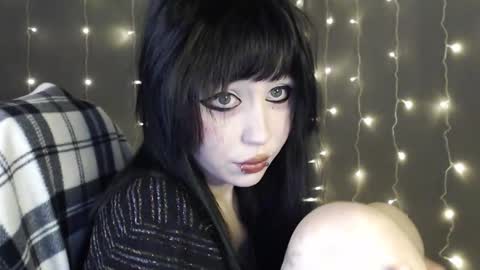 iiiiiiis online show from February 23, 9:39 pm