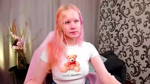 Snapshot of illando chatting on September 19, 4:49 am Annie online show from September 19, 4:49 am