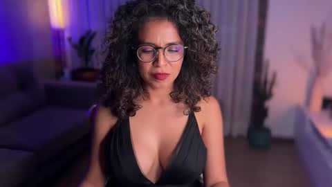 Snapshot of illaroom chatting on February 9, 3:11 am Kloe online show from February 9, 3:11 am