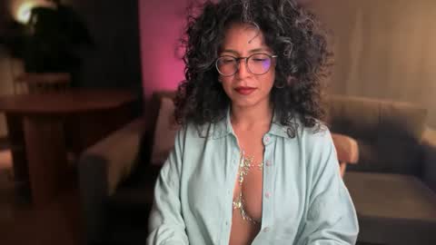 Snapshot of illaroom chatting on September 10, 8:32 pm Kloe online show from September 10, 8:32 pm