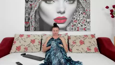 Snapshot of illegalbeauty87 chatting on September 14, 6:20 pm Ingrid or more easier...Miss  GoDDess Mistress online show from September 14, 6:20 pm