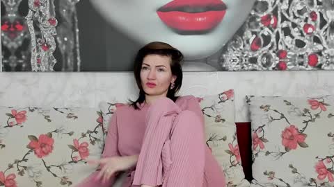 Snapshot of illegalbeauty87 chatting on January 21, 7:04 am Ingrid or more easier...Miss  GoDDess Mistress online show from January 21, 7:04 am