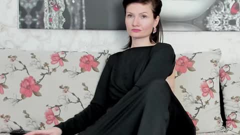 Snapshot of illegalbeauty87 chatting on January 5, 1:56 am Ingrid or more easier...Miss  GoDDess Mistress online show from January 5, 1:56 am