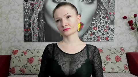 Snapshot of illegalbeauty87 chatting on January 26, 9:07 pm Ingrid or more easier...Miss  GoDDess Mistress online show from January 26, 9:07 pm